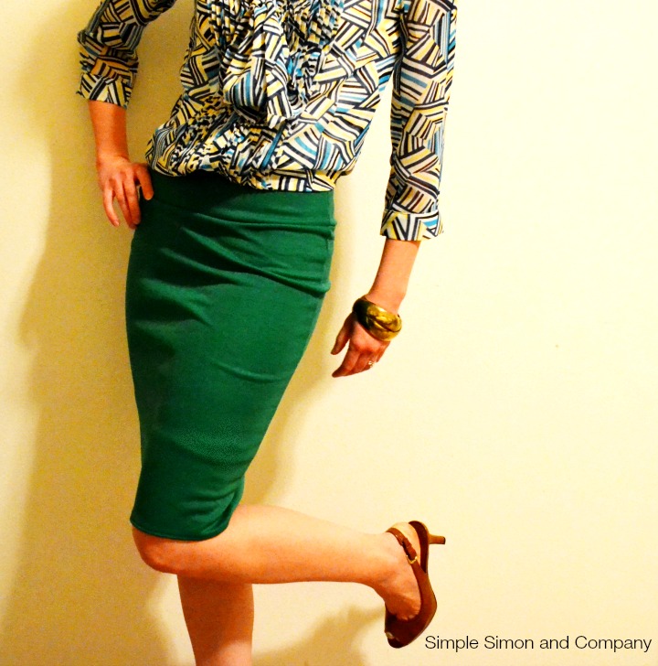 How to sew a KNIT pencil skirt...or at least how I do it... Simple